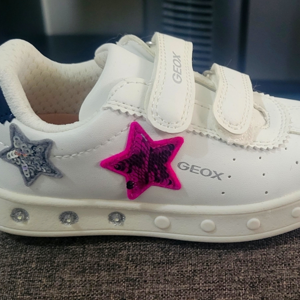 Geox KidsKathe touch-strap trainers. Highlightsoff-whiteleather-blendfront.